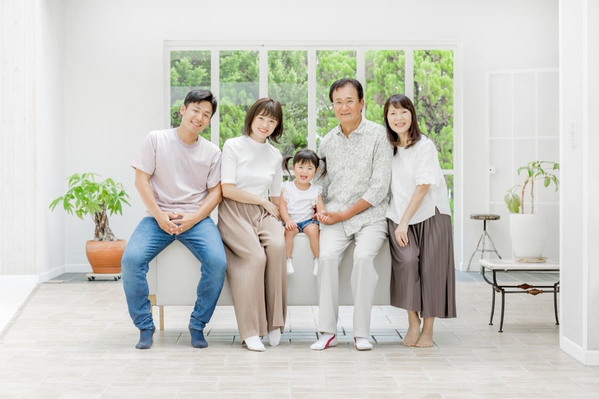 八丁堀3丁目クリニックを家族で受診される様子